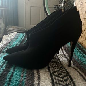 Black Aldo Ankle Booties size 9